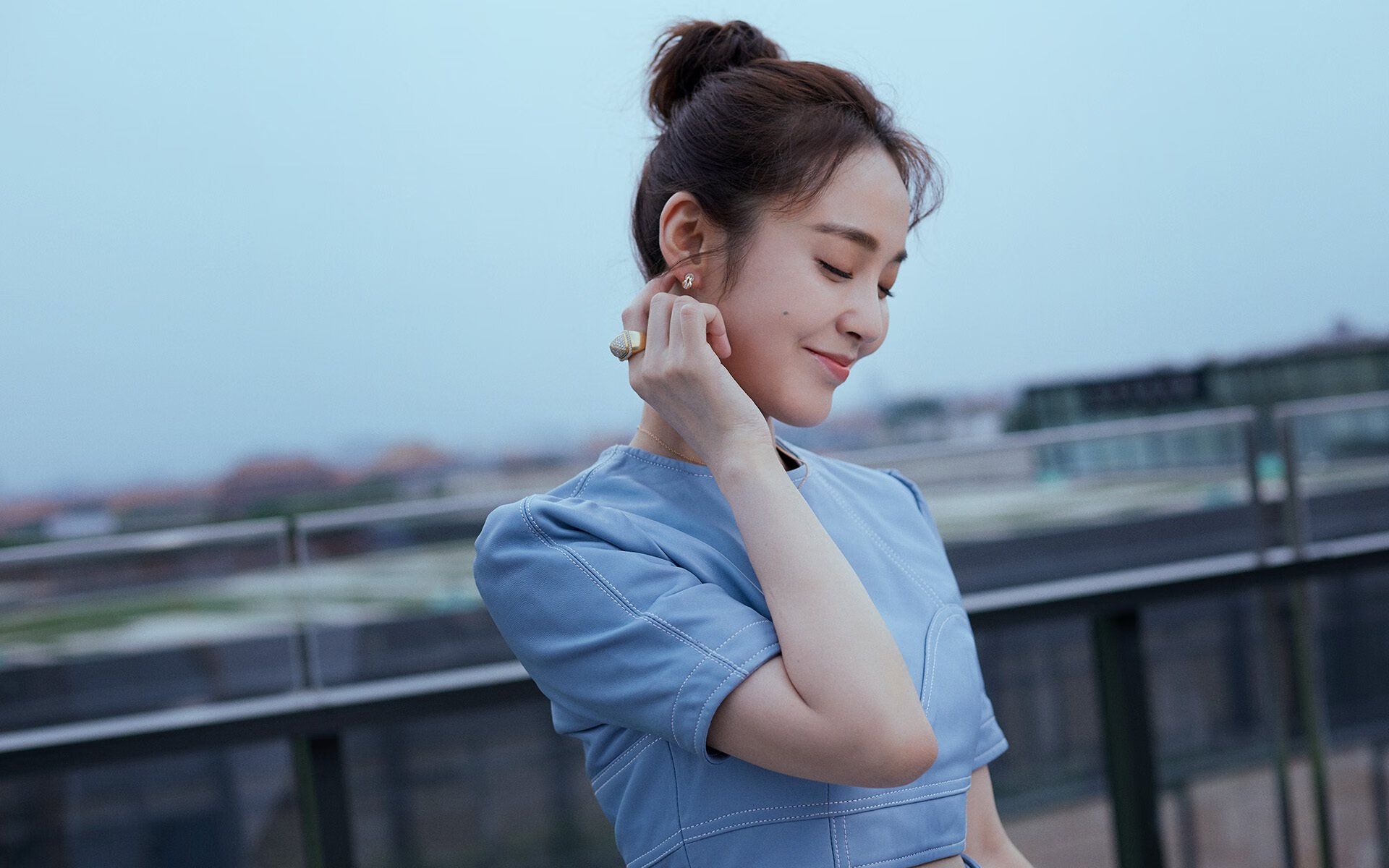 战绩逆势领先，球队冲击季后赛资格，季后赛冲突